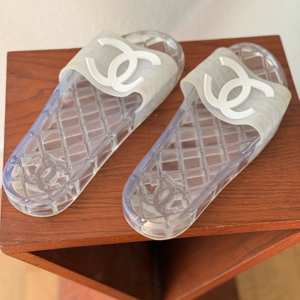 CHANEL Transparent Slides with White Logo - Picture 3 of 5